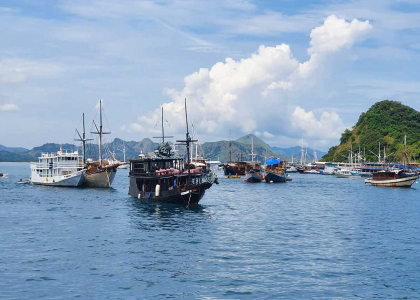 Sejumlah kapal penumpang yang berada di Kepulauan Labuan Bajo. 