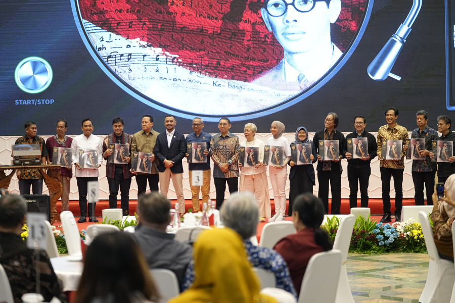 Kementerian Kebudayaan meluncurkan piringan hitam   Indonesia Raya dari 8 (delapan) versi