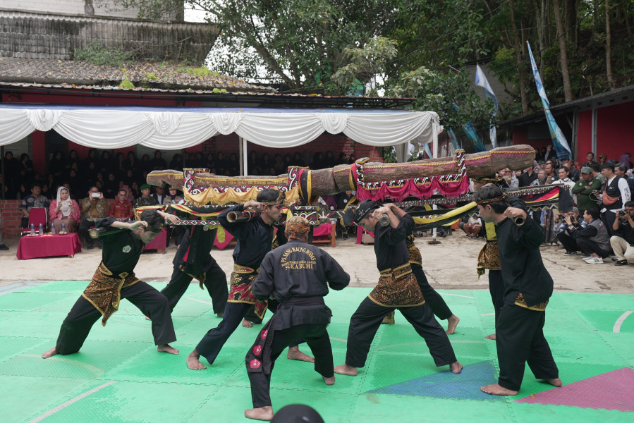 Permainan Adu Lisung