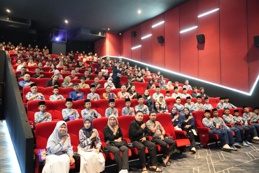 Peserta Nonton Bareng Layar Indonesiana.TV