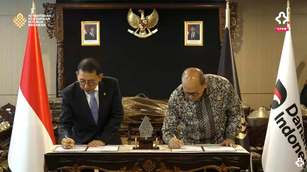 Tangkapan layar Youtube Indonesiana.TV: Menteri Kebudayaan Fadli Zon bersama Kepala Badan Pelaksana BPI Danantara Rosan Perkasa Roeslani melakukan penandatanganan Nota Kesepahaman (MoU)