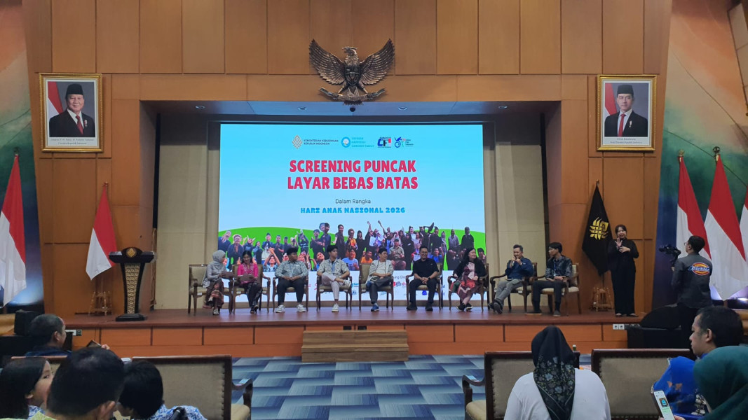 Talkshow dalam rangkaian Screening Layar Bebas Batas yang menghadirkan diskusi mengenai proses kreatif dan pengalaman peserfa dalam bekarya melalui film