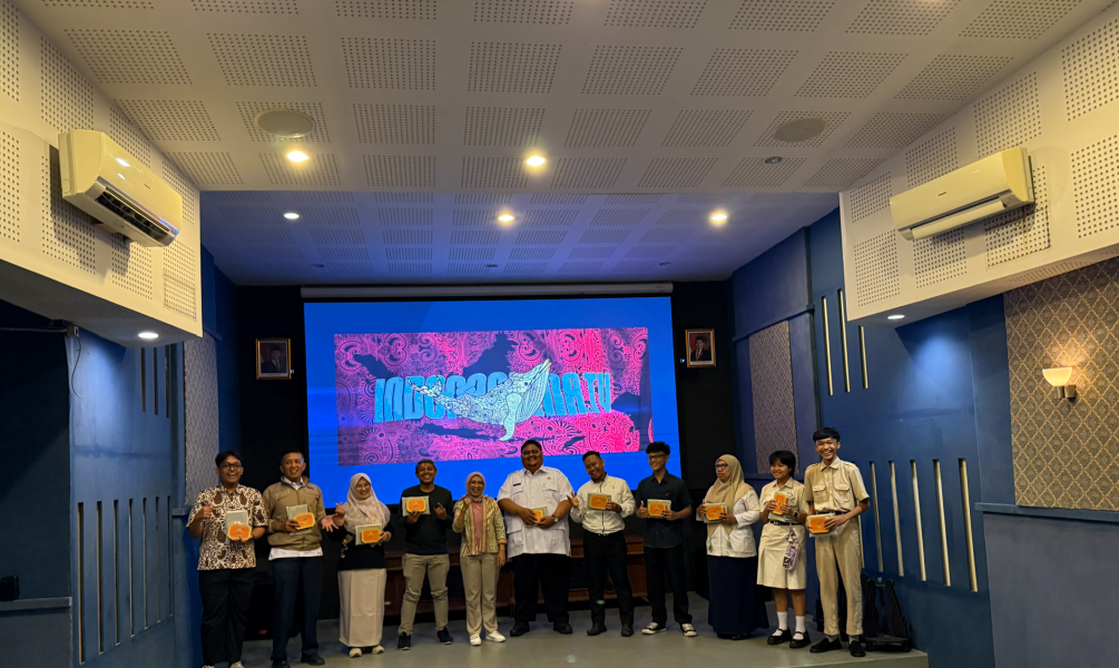 Sebagai bentuk apresiasi, BMK memberikan cenderamata kepada peserta di Muesum Benteng Vredeburg yang antusias mengikuti sesi tanya jawab